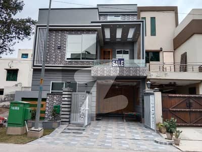 5 Marla Brand New Luxury House For Rent In Jinnah Block Sector D Bahria Town Lahore