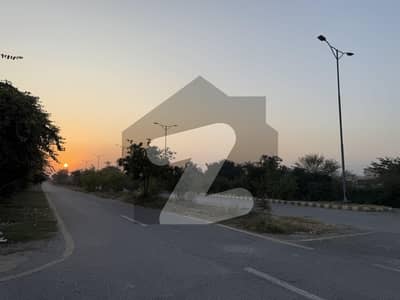 10 Marla plot in zone1 ,Regi model town