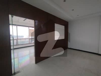 ڈی ایچ اے فیز 6 - مین بلیوارڈ ڈی ایچ اے فیز 6,ڈیفنس (ڈی ایچ اے),لاہور میں 3 کمروں کا 4 مرلہ دفتر 85.0 ہزار میں کرایہ پر دستیاب ہے۔