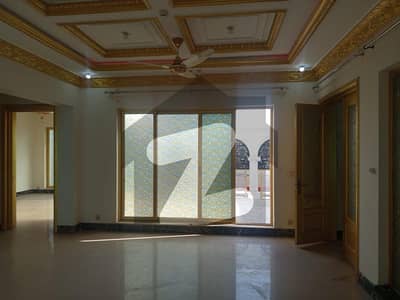 ڈی ایچ اے فیز 5 - بلاک جی فیز 5,ڈیفنس (ڈی ایچ اے),لاہور میں 6 کمروں کا 2 کنال مکان 4.3 لاکھ میں کرایہ پر دستیاب ہے۔