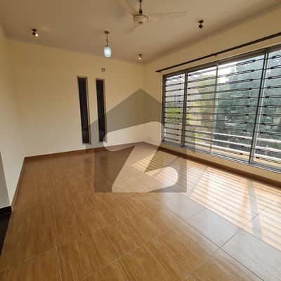 11 Marla Defence Villa For Sale At Beautiful Location