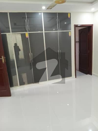 ڈی ایچ اے فیز 1 ڈیفنس (ڈی ایچ اے),لاہور میں 2 کمروں کا 10 مرلہ بالائی پورشن 70.0 ہزار میں کرایہ پر دستیاب ہے۔