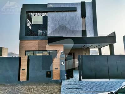 ڈی ایچ اے 9 ٹاؤن ڈیفنس (ڈی ایچ اے),لاہور میں 3 کمروں کا 5 مرلہ مکان 3.25 کروڑ میں برائے فروخت۔