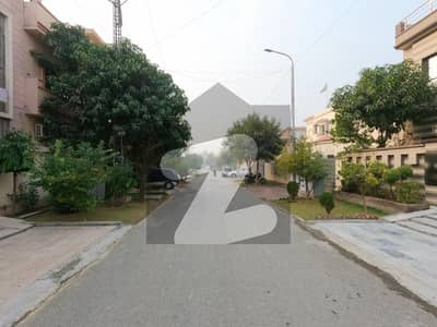 پارک ویو سٹی لاہور میں 4 کمروں کا 5 مرلہ مکان 1.6 کروڑ میں برائے فروخت۔