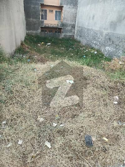 ائیرپورٹ ہاؤسنگ سوسائٹی - سیکٹر 4 ائیرپورٹ ہاؤسنگ سوسائٹی,راولپنڈی میں 8 مرلہ رہائشی پلاٹ 1.35 کروڑ میں برائے فروخت۔