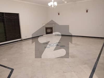 ڈی ایچ اے فیز 5 - بلاک ڈی فیز 5,ڈیفنس (ڈی ایچ اے),لاہور میں 5 کمروں کا 1 کنال مکان 2.8 لاکھ میں کرایہ پر دستیاب ہے۔