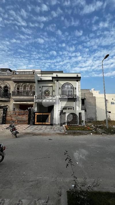 سٹی ہاؤسنگ سوسائٹی سیالکوٹ میں 4 کمروں کا 5 مرلہ مکان 1.7 کروڑ میں برائے فروخت۔ سٹی ہاؤسنگ سوسائٹی سیالکوٹ میں 4 کمروں کا 5 مرلہ مکان 1.7 کروڑ میں برائے فروخت۔