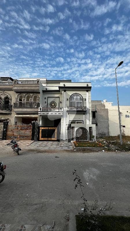 سٹی ہاؤسنگ سوسائٹی سیالکوٹ میں 4 کمروں کا 5 مرلہ مکان 1.7 کروڑ میں برائے فروخت۔ سٹی ہاؤسنگ سوسائٹی سیالکوٹ میں 4 کمروں کا 5 مرلہ مکان 1.7 کروڑ میں برائے فروخت۔