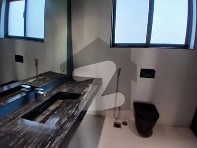 کینال روڈ فیصل آباد میں 5 کمروں کا 1 کنال مکان 11.0 کروڑ میں برائے فروخت۔