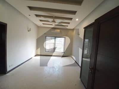 BEAUTIFULL HOUSE FOR RENT IN DHA LAHORE