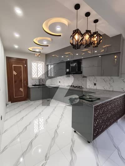 بحریہ ٹاؤن فیز 8 ۔ بلاک ایم بحریہ ٹاؤن فیز 8,بحریہ ٹاؤن راولپنڈی,راولپنڈی میں 4 کمروں کا 6 مرلہ مکان 2.75 کروڑ میں برائے فروخت۔