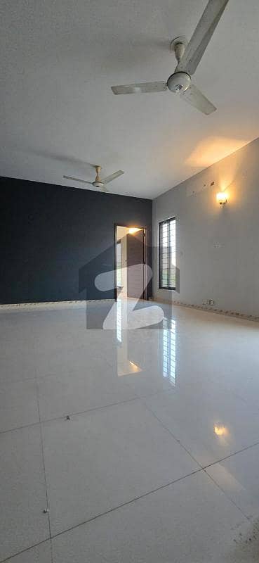 DEFENCE 500 YARDS NEW BUNGALOW FOR RENT WITH SWIMMING POOL