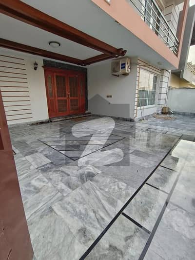 بحریہ ٹاؤن فیز 8 ۔ بلاک سی بحریہ ٹاؤن فیز 8,بحریہ ٹاؤن راولپنڈی,راولپنڈی میں 5 کمروں کا 10 مرلہ مکان 3.9 کروڑ میں برائے فروخت۔