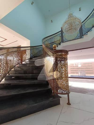 1000sq yd Luxury Villa with Designer Kitchen, Washroom and Elevation. Ready to Move