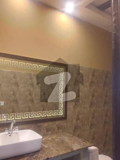 یو ای ٹی ہاؤسنگ سوسائٹی لاہور میں 2 کمروں کا 10 مرلہ زیریں پورشن 55.0 ہزار میں کرایہ پر دستیاب ہے۔