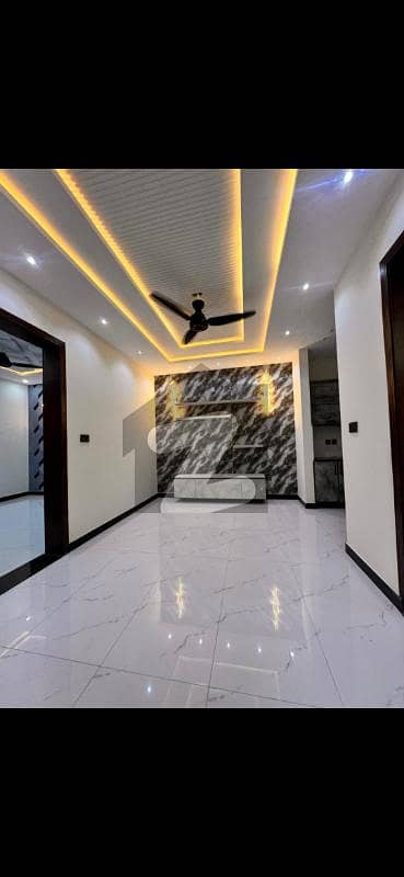 پارک ویو سٹی لاہور میں 5 کمروں کا 10 مرلہ مکان 4.25 کروڑ میں برائے فروخت۔