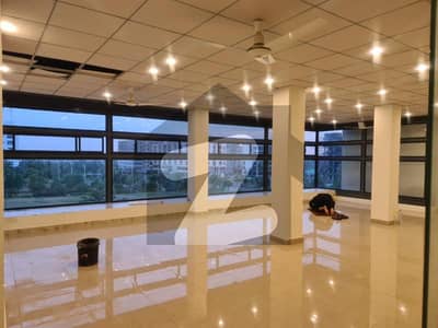 SEPARATE OFFICE AND SPACE AVAILABLE FOR RANT IN GULBERG GREEN
