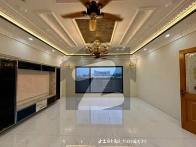 کیولری گراؤنڈ لاہور میں 2 کمروں کا 10 مرلہ زیریں پورشن 1.2 لاکھ میں کرایہ پر دستیاب ہے۔