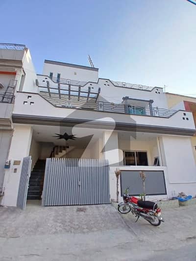 جوہر ٹاؤن فیز 2 جوہر ٹاؤن,لاہور میں 5 کمروں کا 7 مرلہ مکان 3.5 کروڑ میں برائے فروخت۔