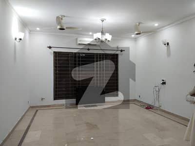 ڈی ایچ اے ڈیفینس فیز 1 ڈی ایچ اے ڈیفینس,اسلام آباد میں 4 کمروں کا 1 کنال بالائی پورشن 95.0 ہزار میں کرایہ پر دستیاب ہے۔