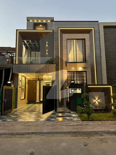 بحریہ ٹاؤن سیکٹر ای بحریہ ٹاؤن,لاہور میں 3 کمروں کا 5 مرلہ مکان 2.2 کروڑ میں برائے فروخت۔