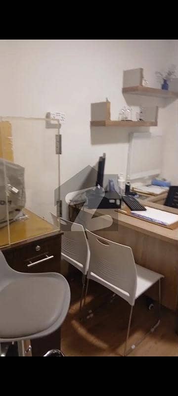 400 SQUARE YARD GROUND FLOOR AVAILABLE FOR SILENT COMMERCIAL OFFICE USED IT SOFTWARE HOUSE WAREHOUSE PECHS BLOCK 2 VIP LOCATION MAIN ROAD OUT CLASS LOCATION FOR RENT