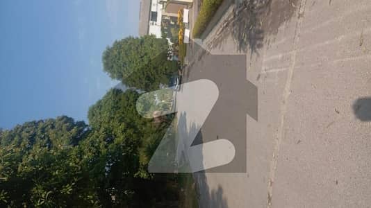 ڈی ایچ اے ڈیفینس فیز 1 ڈی ایچ اے ڈیفینس,اسلام آباد میں 1 کنال رہائشی پلاٹ 5.85 کروڑ میں برائے فروخت۔