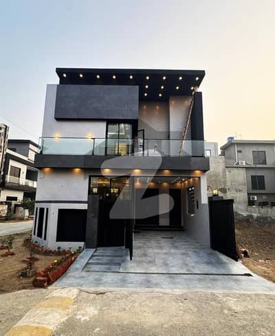 پارک ویو سٹی لاہور میں 4 کمروں کا 5 مرلہ مکان 2.3 کروڑ میں برائے فروخت۔