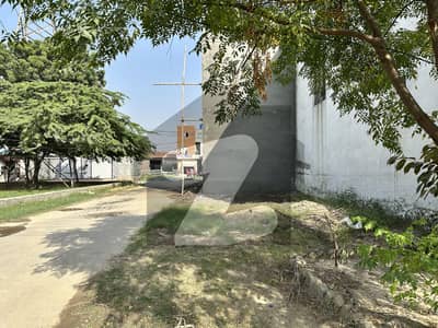 2.25 Marla Corner/Facing Park Plot For Sale In Bismillah Housing Scheme