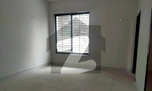 فیصل ٹاؤن لاہور میں 4 کمروں کا 10 مرلہ مکان 1.6 لاکھ میں کرایہ پر دستیاب ہے۔