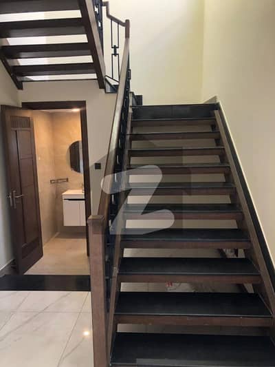 ڈی ایچ اے فیز 7 - بلاک ایکس فیز 7,ڈیفنس (ڈی ایچ اے),لاہور میں 5 کمروں کا 1 کنال مکان 3.5 لاکھ میں کرایہ پر دستیاب ہے۔