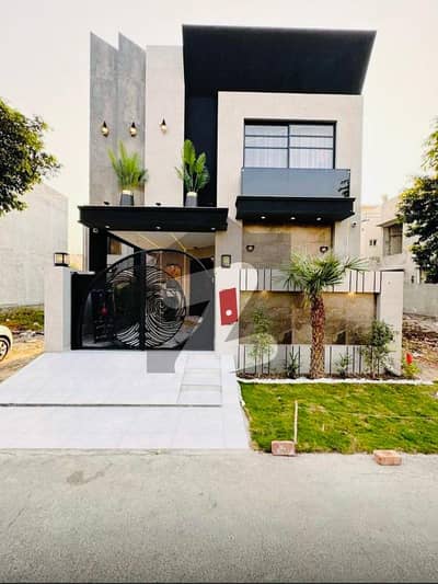 ڈی ایچ اے 9 ٹاؤن ڈیفنس (ڈی ایچ اے),لاہور میں 3 کمروں کا 5 مرلہ مکان 2.85 کروڑ میں برائے فروخت۔