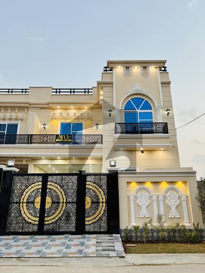 ملتان پبلک سکول روڈ ملتان میں 4 کمروں کا 6 مرلہ مکان 1.8 کروڑ میں برائے فروخت۔