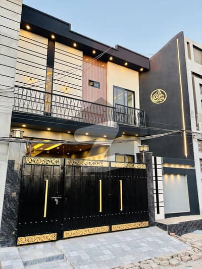 ماڈل ٹاؤن ملتان میں 4 کمروں کا 5 مرلہ مکان 1.55 کروڑ میں برائے فروخت۔