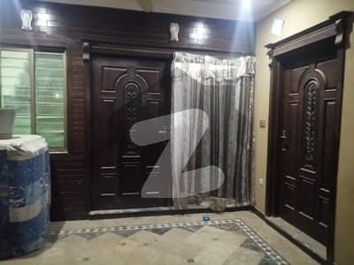 جی ۔ 13/2 جی ۔ 13,اسلام آباد میں 5 کمروں کا 8 مرلہ مکان 5.25 کروڑ میں برائے فروخت۔