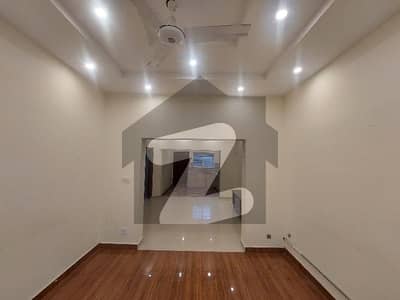 بحریہ ٹاؤن فیز 8 ۔ علی بلاک بحریہ ٹاؤن فیز 8 ۔ سفاری ویلی,بحریہ ٹاؤن فیز 8,بحریہ ٹاؤن راولپنڈی,راولپنڈی میں 3 کمروں کا 5 مرلہ فلیٹ 60.0 ہزار میں کرایہ پر دستیاب ہے۔