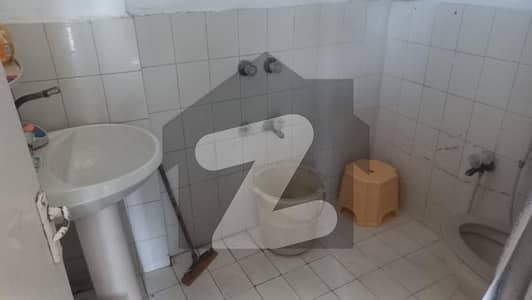 3 Bed DD Flat For Sale In Shahrah-E-Faisal | 1250 Sq Ft | 3 Car Parking | Front Facing