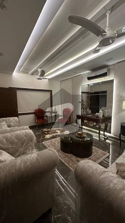 جوہر ٹاؤن فیز 1 جوہر ٹاؤن,لاہور میں 5 کمروں کا 12 مرلہ مکان 5.5 کروڑ میں برائے فروخت۔