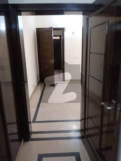 ایف ۔ 11 اسلام آباد میں 2 کمروں کا 6 مرلہ بالائی پورشن 1.0 لاکھ میں کرایہ پر دستیاب ہے۔