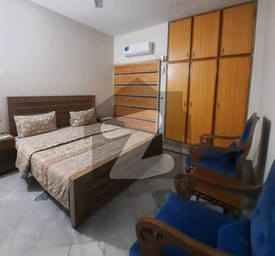 گارڈن ٹاؤن لاہور میں 2 کمروں کا 10 مرلہ بالائی پورشن 1.5 لاکھ میں کرایہ پر دستیاب ہے۔