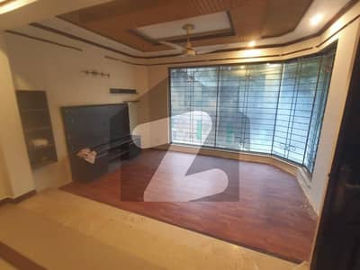 ڈی ایچ اے فیز 3 - بلاک زیڈ فیز 3,ڈیفنس (ڈی ایچ اے),لاہور میں 4 کمروں کا 6 مرلہ مکان 3.5 کروڑ میں برائے فروخت۔