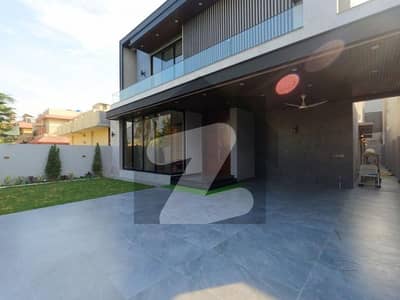 Prime Location 1 Kanal House available for sale in Model Town - Block E, Lahore