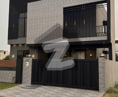 سٹی ہاؤسنگ سمندری روڈ سٹی ہاؤسنگ,فیصل آباد میں 5 کمروں کا 10 مرلہ مکان 3.5 کروڑ میں برائے فروخت۔