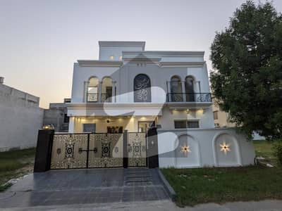 سٹی ہاؤسنگ سوسائٹی گوجرانوالہ میں 6 کمروں کا 10 مرلہ مکان 3.5 کروڑ میں برائے فروخت۔