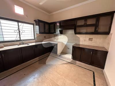 10 Marla Beautiful Used House For Sale In Pcsir Phase 02
