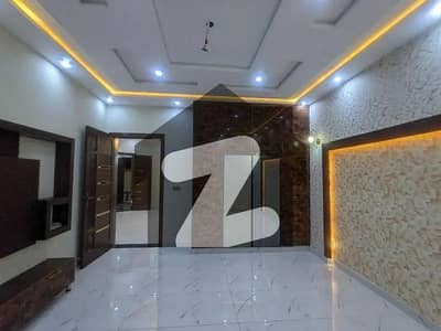 علامہ اقبال ٹاؤن لاہور میں 6 کمروں کا 10 مرلہ مکان 7.5 کروڑ میں برائے فروخت۔