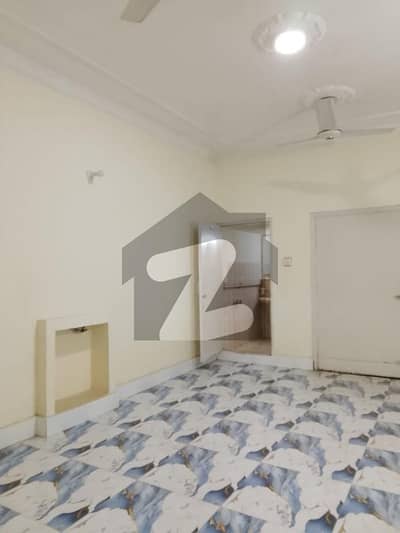 جی ۔ 9 اسلام آباد میں 4 کمروں کا 14 مرلہ زیریں پورشن 1.6 لاکھ میں کرایہ پر دستیاب ہے۔