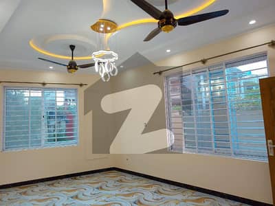 ائیرپورٹ ہاؤسنگ سوسائٹی راولپنڈی میں 7 کمروں کا 8 مرلہ مکان 4.0 کروڑ میں برائے فروخت۔ ائیرپورٹ ہاؤسنگ سوسائٹی راولپنڈی میں 7 کمروں کا 8 مرلہ مکان 4.0 کروڑ میں برائے فروخت۔