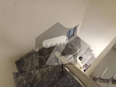 لیک سٹی میڈوز لاہور میں 2 کمروں کا 10 مرلہ بالائی پورشن 77.0 ہزار میں کرایہ پر دستیاب ہے۔