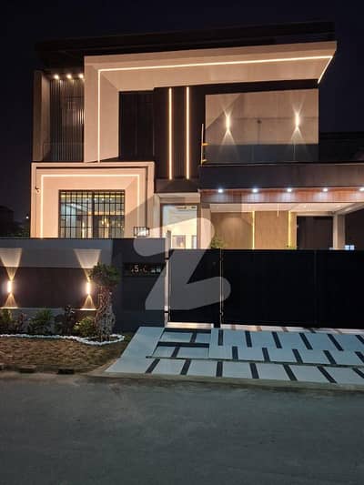 ڈی ایچ اے 11 رہبر فیز 1 ڈی ایچ اے 11 رہبر,لاہور میں 4 کمروں کا 10 مرلہ مکان 5.75 کروڑ میں برائے فروخت۔